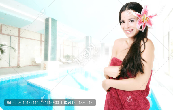 美女得到SPA治療