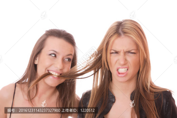 兩個(gè)年輕女人打架