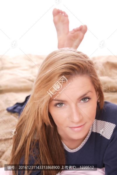 床上美女
