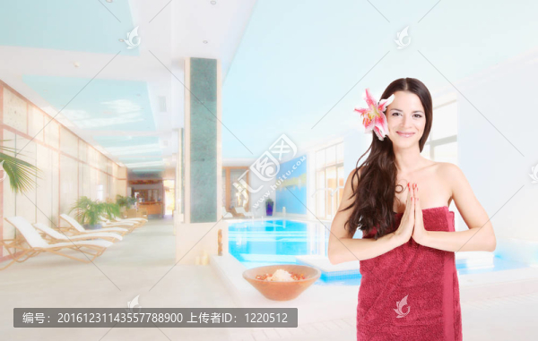 美女得到SPA治療