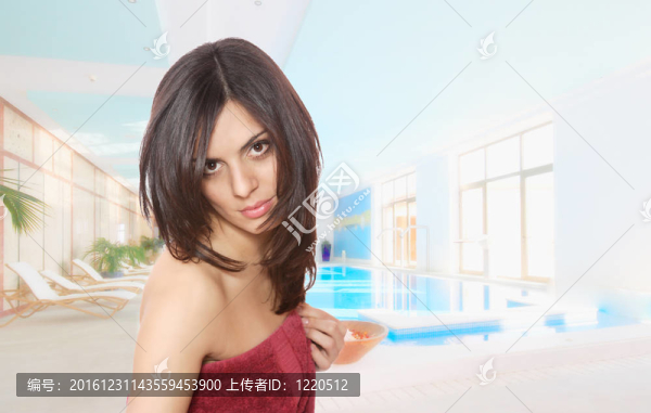 美女得到SPA治療