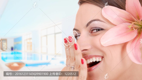 美女得到SPA治療