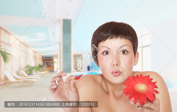 美女得到SPA治療