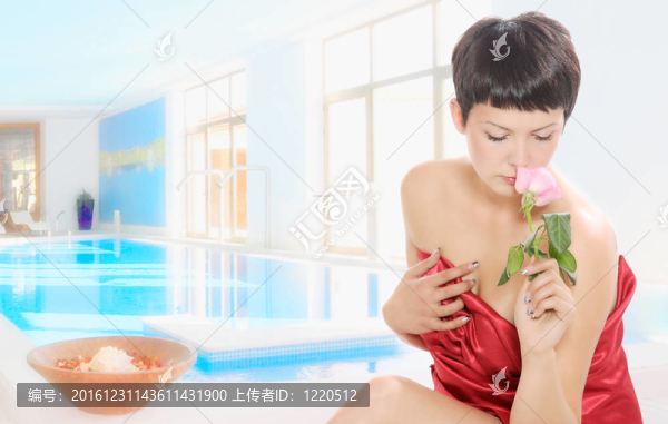 美女得到SPA治療