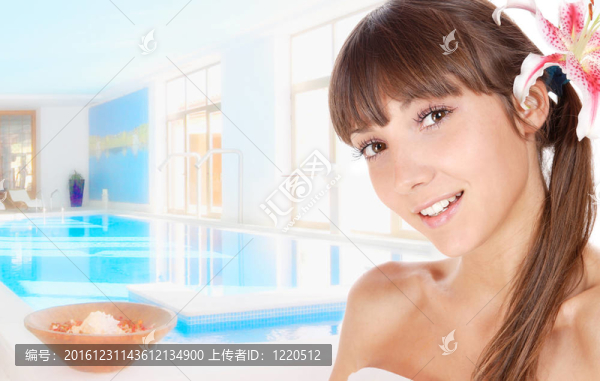 美女得到SPA治療