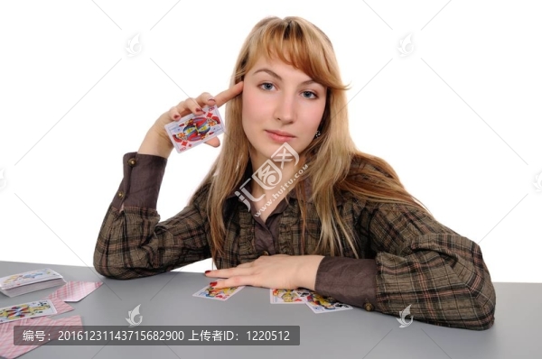 女孩和撲克牌
