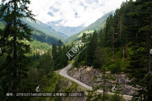 奧地利阿爾卑斯山的山路