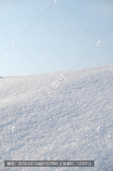 雪和天空
