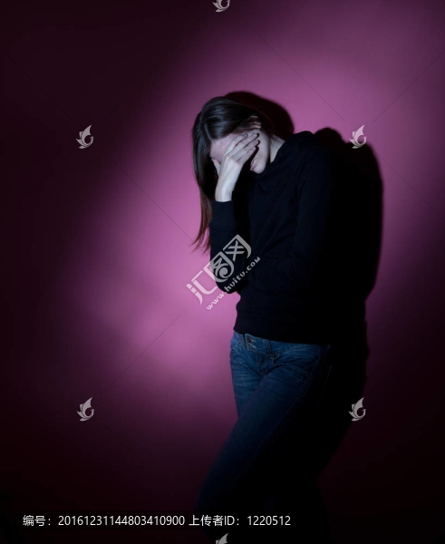 患有嚴重抑郁癥的年輕婦女