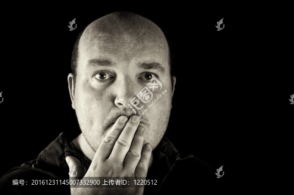 肖像特寫的男性在高對比古董完成