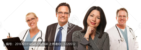 西班牙裔婦女與丈夫和男醫(yī)生或護士
