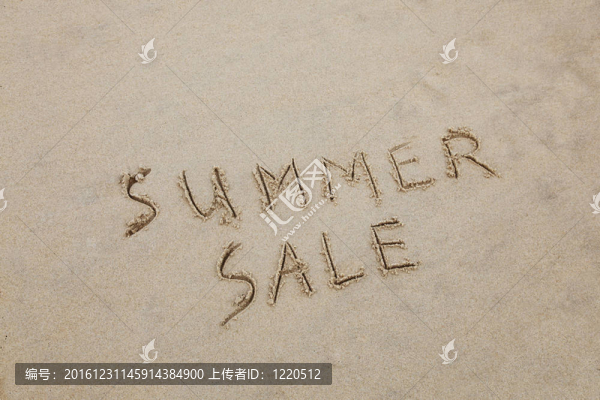 寫在沙灘上的夏日拍賣。銷售理念