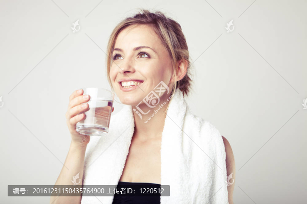 女子的飲用水