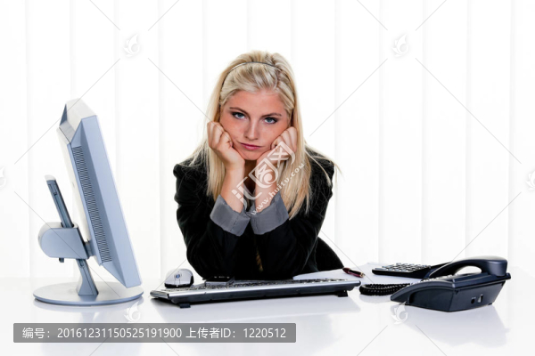 辦公室里有壓力的女人