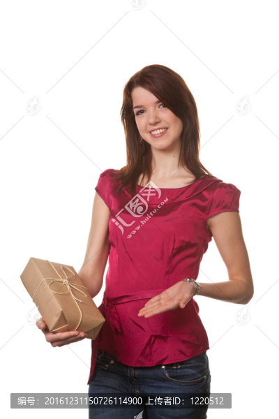 漂亮的年輕女人帶圣誕包