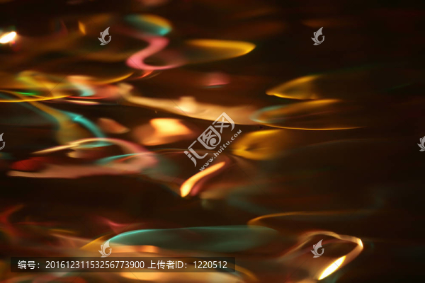 多色抽象；反射在水
