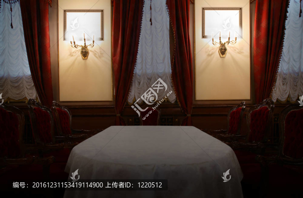 餐廳里有蠟燭的相框
