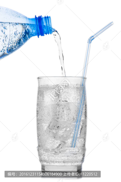 冰鎮(zhèn)礦泉水