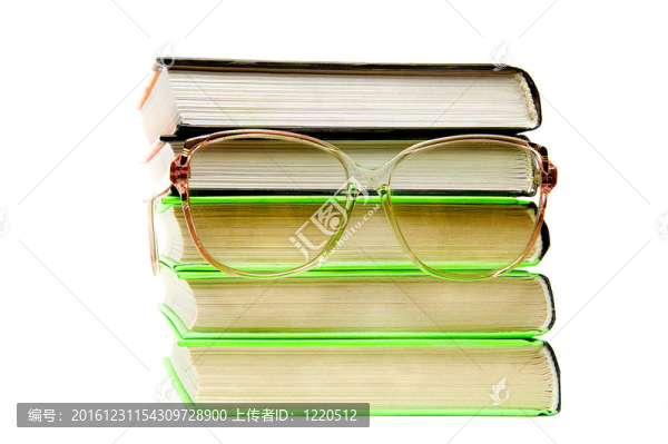 帶眼鏡隔離的書摞