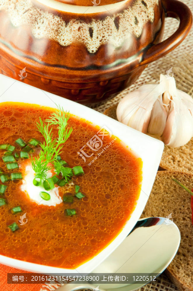 Borsch；從甜菜、白菜番茄湯。民族美食