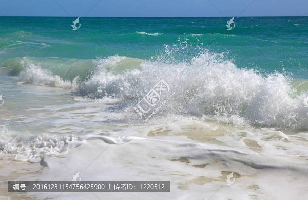 加勒比海之波。Playa,Los,Cocos。古巴長島。古巴.