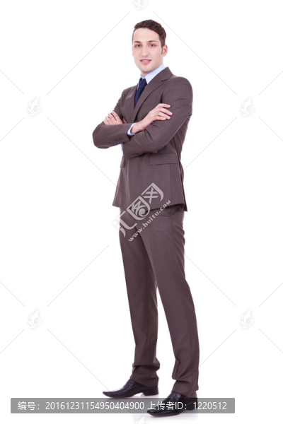 在白色背景上交叉雙臂的商人