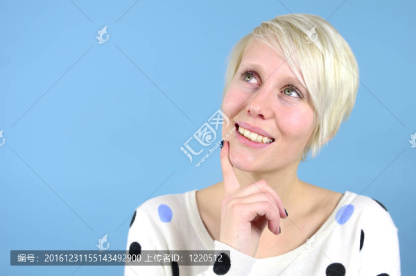 年輕漂亮的女人的思維與分隔開的