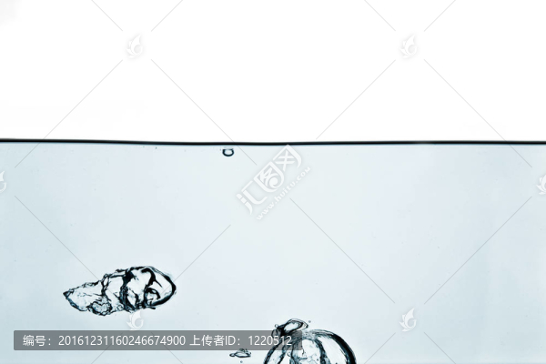 藍(lán)色的泡泡水