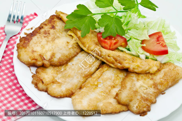 油炸魚片雞蛋沙拉。