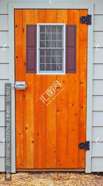 一個(gè)新的染色和shelacked雞跑車doorthrough一乙烯基邊雞跑車用于進(jìn)入轎跑車與你的文字