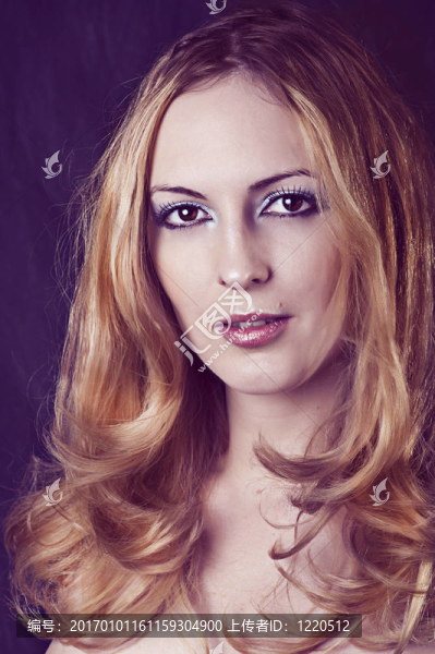 性感金發(fā)女郎魅力畫像