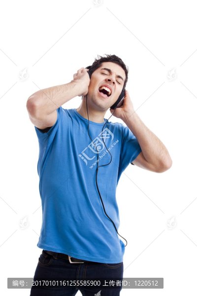 年輕人聽音樂