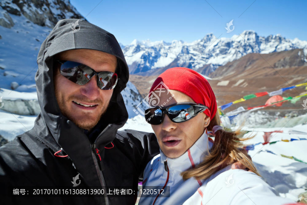 喜馬拉雅登山夫婦；自畫像