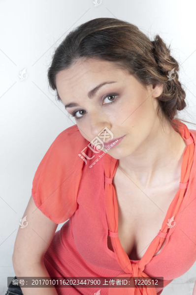 穿紅衣服的女孩
