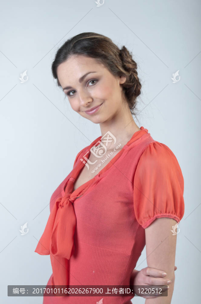穿紅衣服的女孩