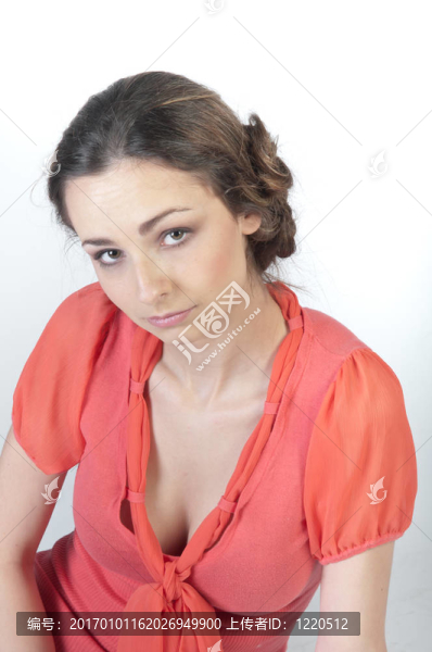 穿紅衣服的女孩