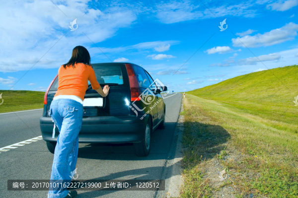 女人推車