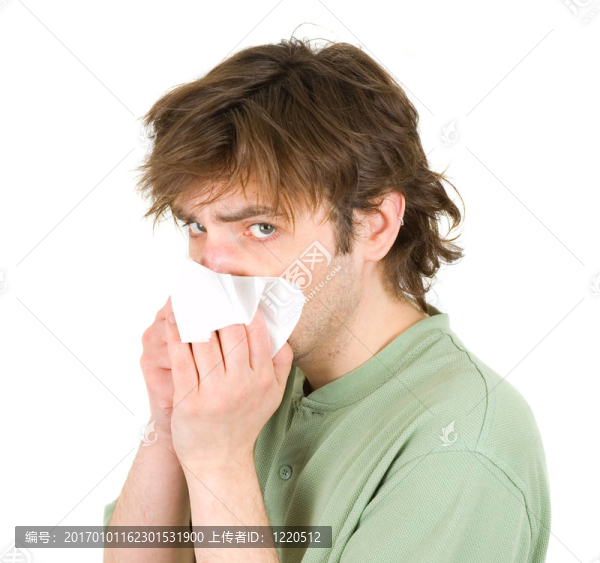 男人擤鼻涕