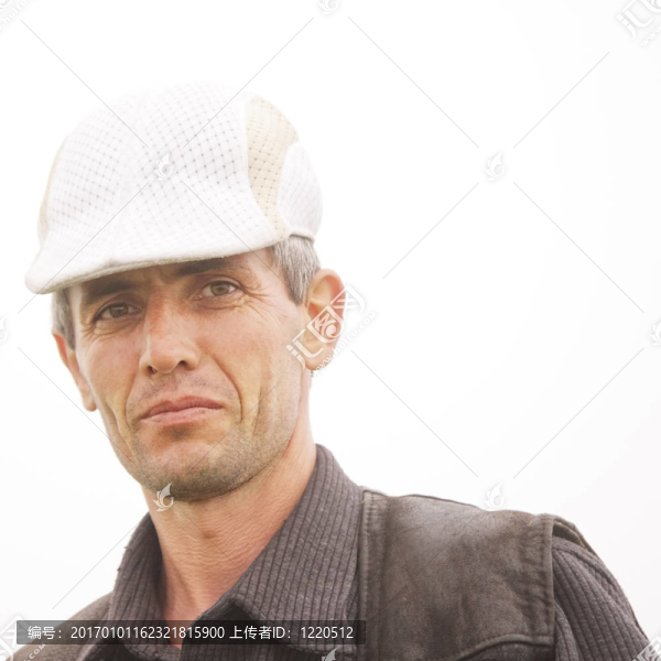 戴白帽子的人