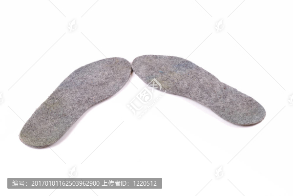 溫暖的灰色羊毛鞋墊的鞋。腳的方便。