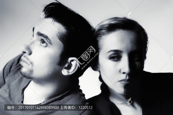 戀愛(ài)中的年輕漂亮情侶畫像