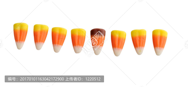 White上的萬(wàn)圣節(jié)糖果玉米-匯圖網(wǎng) www.fosd68.com White上的萬(wàn)圣節(jié)糖果玉米
