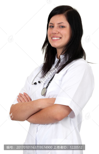 白色制服的年輕女醫(yī)生用聽(tīng)診器的微笑；