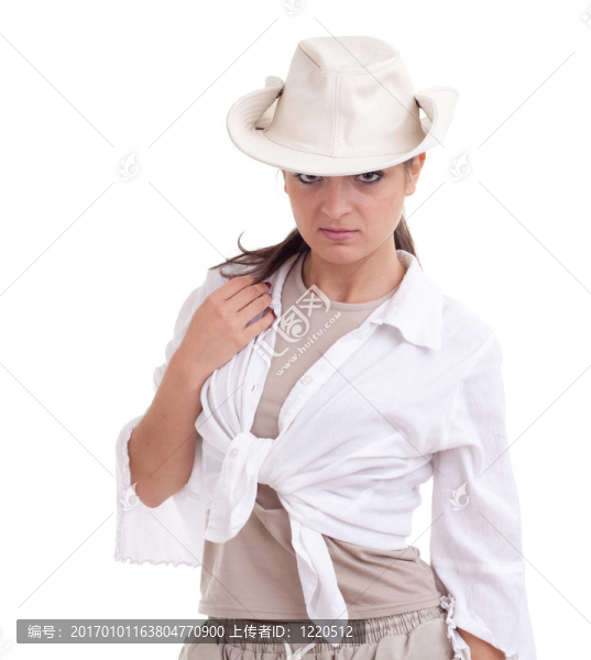 帶著深色的年輕女子；白襯衫和帽子