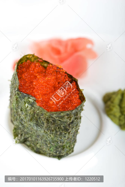 紅魚子壽司