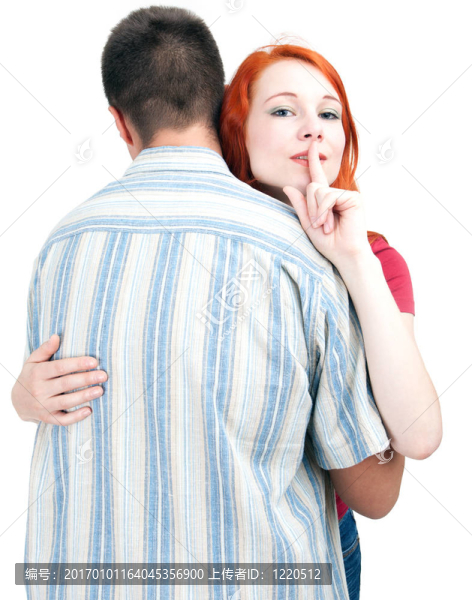 擁抱女人與男人；女性沉默