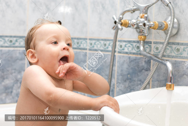 沐浴-匯圖網(wǎng) www.fosd68.com 沐浴