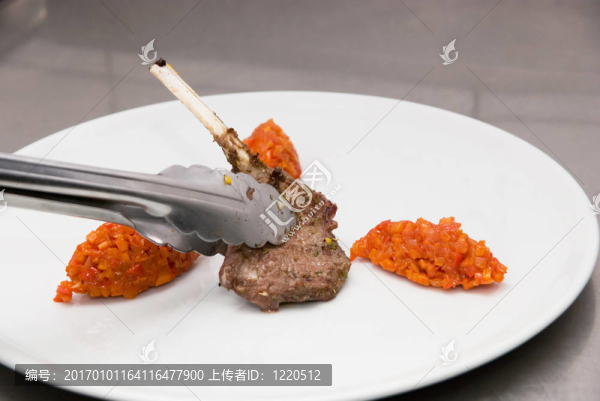 烤羔羊肉