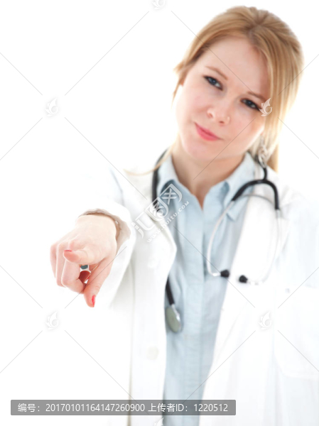 白色制服的女醫(yī)生聽診器指向