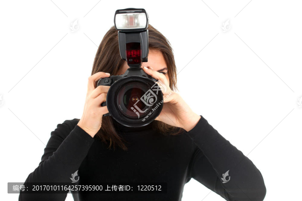 女?dāng)z影師黑色上衣與專業(yè)數(shù)碼相機(jī)